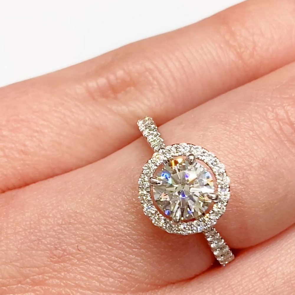 Round Brilliant cut with halo ring - Holloway Diamonds