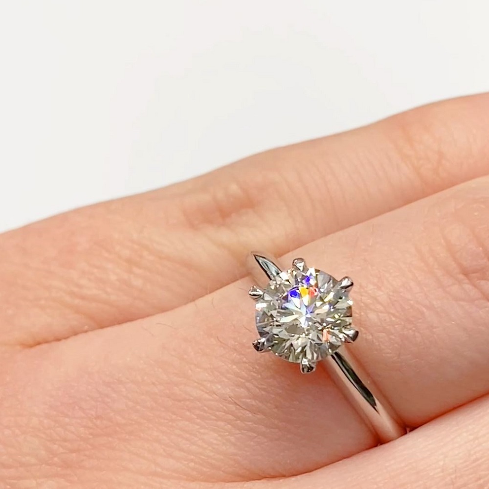 Brilliant cut solitaire diamond with fine band ring