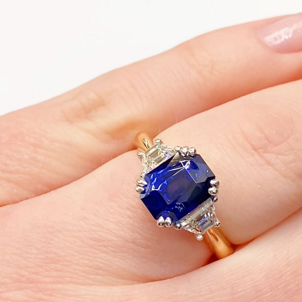 Octogon cut sapphire with 2 trapezoid cut diamond ring