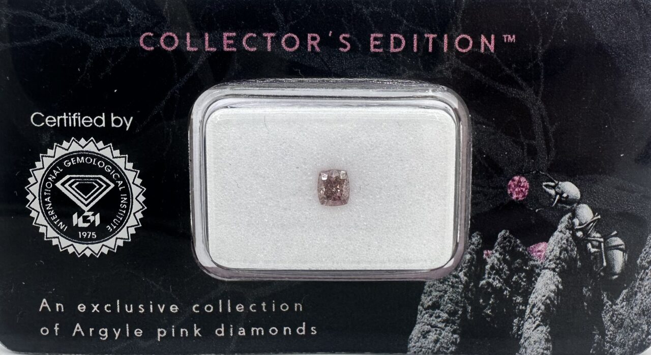 1=0.28ct Natural Fancy Pink Cushion Diamond